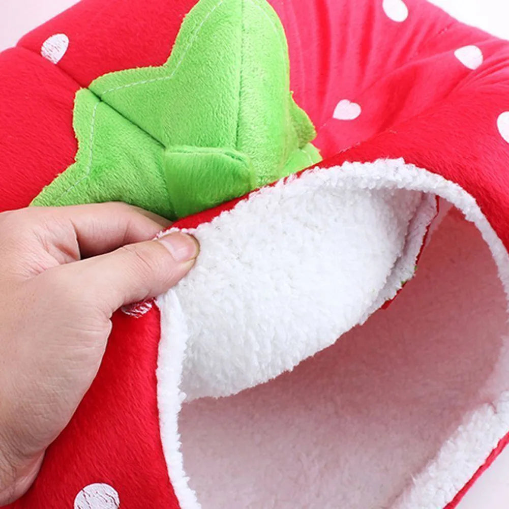 🍓 Strawberry Pet House – Cozy Foldable Nest for Cats & Small Dogs
